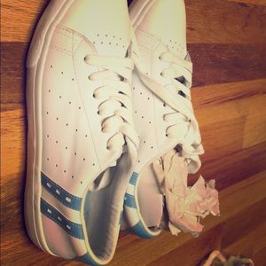 Report white sneakers